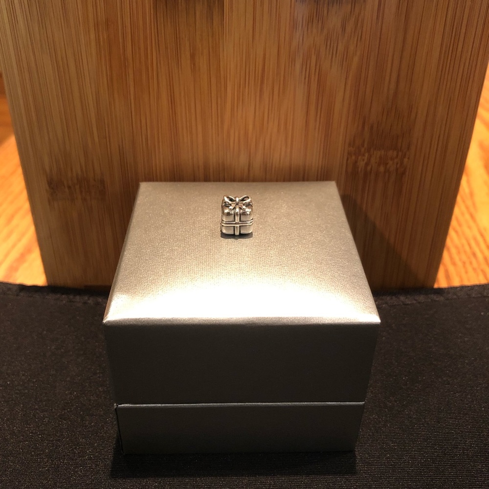 Pandora Charm - Present Box with a Bow